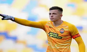 مهار پنالتی با کمک بطری آب معدنی/ عکس

