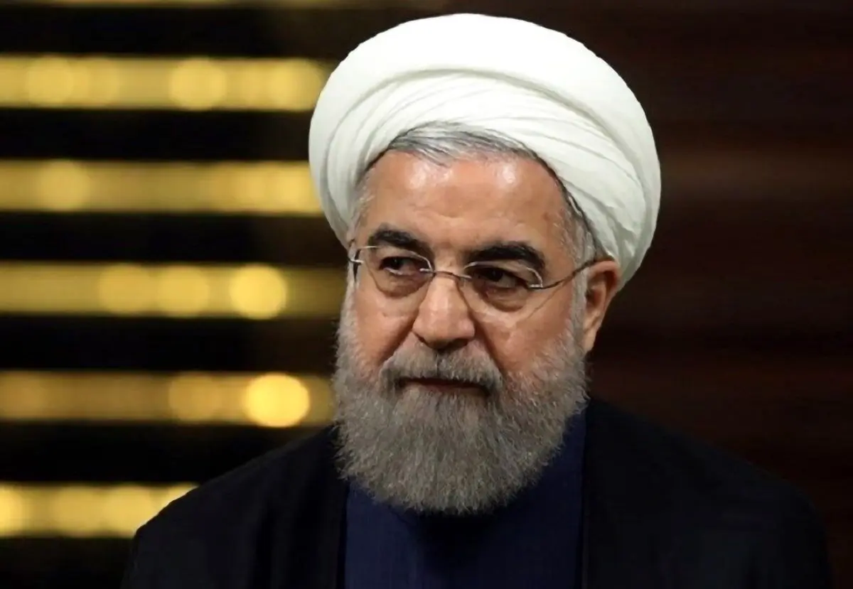 عکس معناداری از شرکت حسن روحانی در انتخابات با حدیثی از حضرت علی (ع) در پس زمینه

