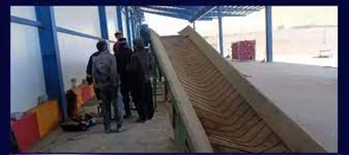 گیر کردن دست یک کارگر بین دستگاه در بروجن