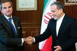 تجمع  در اعتراض به بازگشت بازرسان آژانس بین‌المللی انرژی اتمی