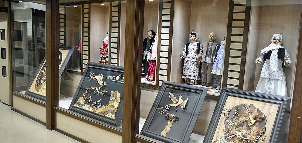 استفاده از یک خمره باستانی به عنوان سطل آشغال در موزه رشت!