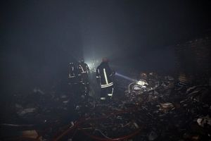آتش‌سوزی مهیب انبار لوازم بهداشتی و ساختمانی در شمال شهر مشهد 