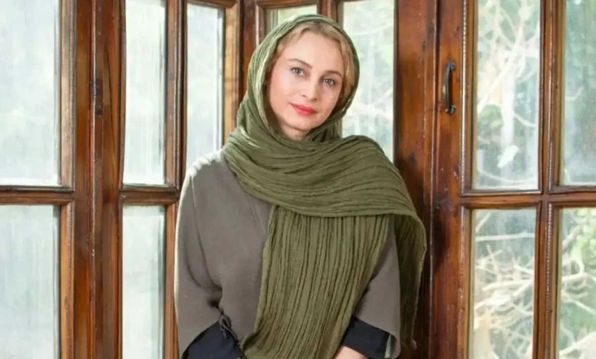 عکسی متفاوت از ژست مریم کاویانی با گل‌های بهاری