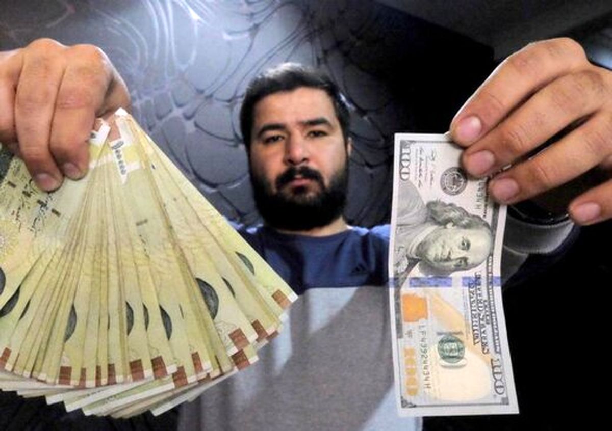 مردم و چالش هایشان را نمیبینند/ دلار در قله؛ رسانههای اصولگرا در حال تیتربازی و فحاشی
