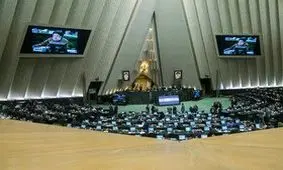نمایندگان مجلس برای کاهش مشکلات معیشتی مردم، حقوق کمتری دریافت کنند
