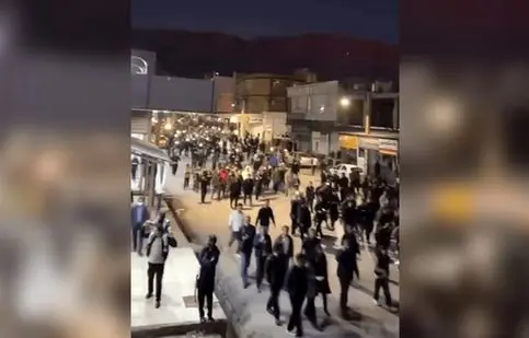 ویدئویی دیگر از حمله آشوبگران در آبدانان ایلام به فروشگاه افق کوروش و حیف و میل برنج