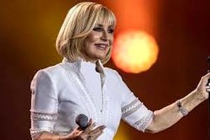 سفر در زمان؛ «مارتیک و گوگوش» در حال اجرا روی صحنه؛ دهه 50