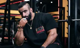 تصویر رهبر انقلاب روی صفحه نمایش موبایل هادی چوپان/ ویدئو