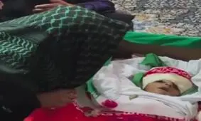 تصاویری سوزناک از وداع با شهید ۴ سالهٔ مراسم عروسی سیریک