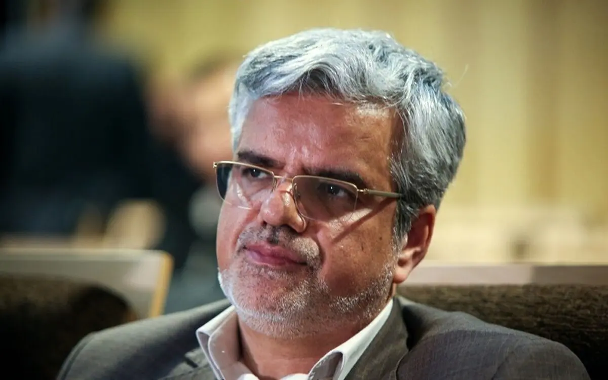 محمود صادقی در مسجد حضرت امیر آرای خود را به صندوق انداخت