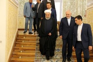 صندلیهای خالی همایش محاکمه ظریف و روحانی