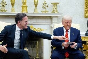 پیامک تبریک و تشکر دبیرکل ناتو از ترامپ به خاطر اقدام علیه تاسیسات هسته ای ایران/ عکس