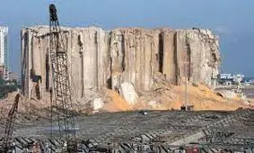 فرو ریختن دو سیلو در بندر بیروت/ ویدئو