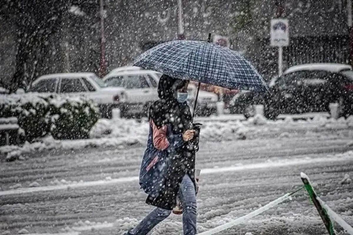 بارش باران و آسمانی ابری در انتظار تهران