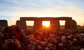 استقبال از بلندترین روز سال در استون هنج بریتانیا 

