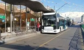 سنگ تمام زاکانی برای چینی ها؛ بنرهای شهرداری برای مقایسه خودروی داخلی با چینی/ عکس