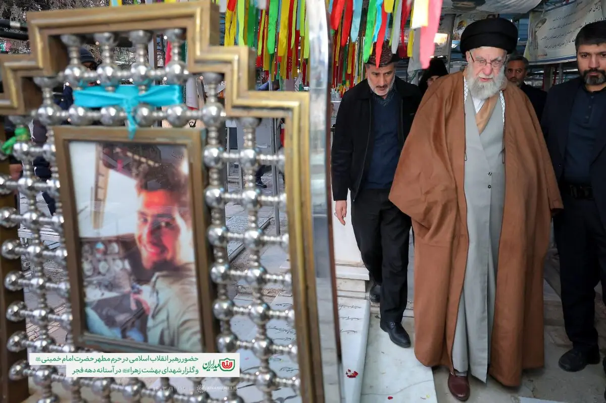 حضور صبح امروز رهبر انقلاب در مزار شهدای انقلاب اسلامی و گلزار شهدای بهشت زهرا (س)/ ویدئو

