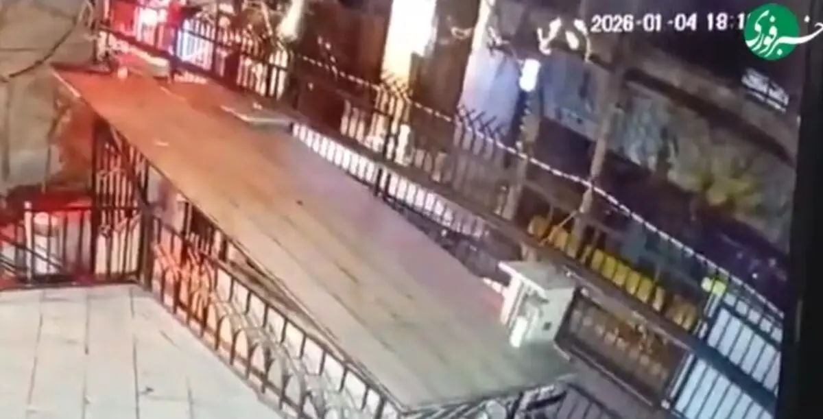 تررویست‌های مزدور موساد درب مسجد رسول اکرم جهانشهر کرج را امشب آتش زدند
