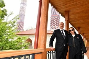 حجاب همسر و دختران علی‌اف در افتتاح مسجد تاریخی شوشا