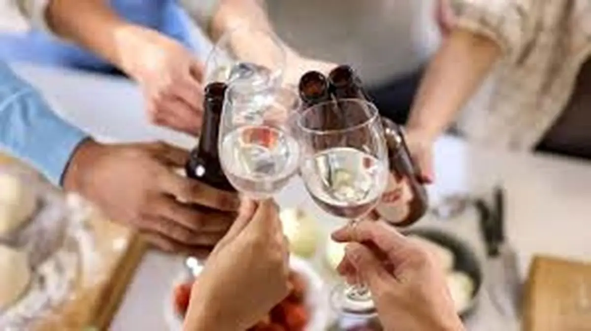 سرو آزادانه مشروب در کافه های پایتخت/ ویدئو