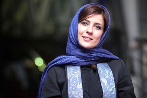 استایل مینیمال و لوکس سارا بهرامی در یک جشن هنری چشم‌ها را خیره کرد