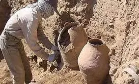 کشف گنج بعد از آوار شدن سقف یک خانه در تهران