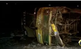 واژگونی اتوبوس در آزادراه تبریز- زنجان ۱۲ مصدوم بر جا گذاشت