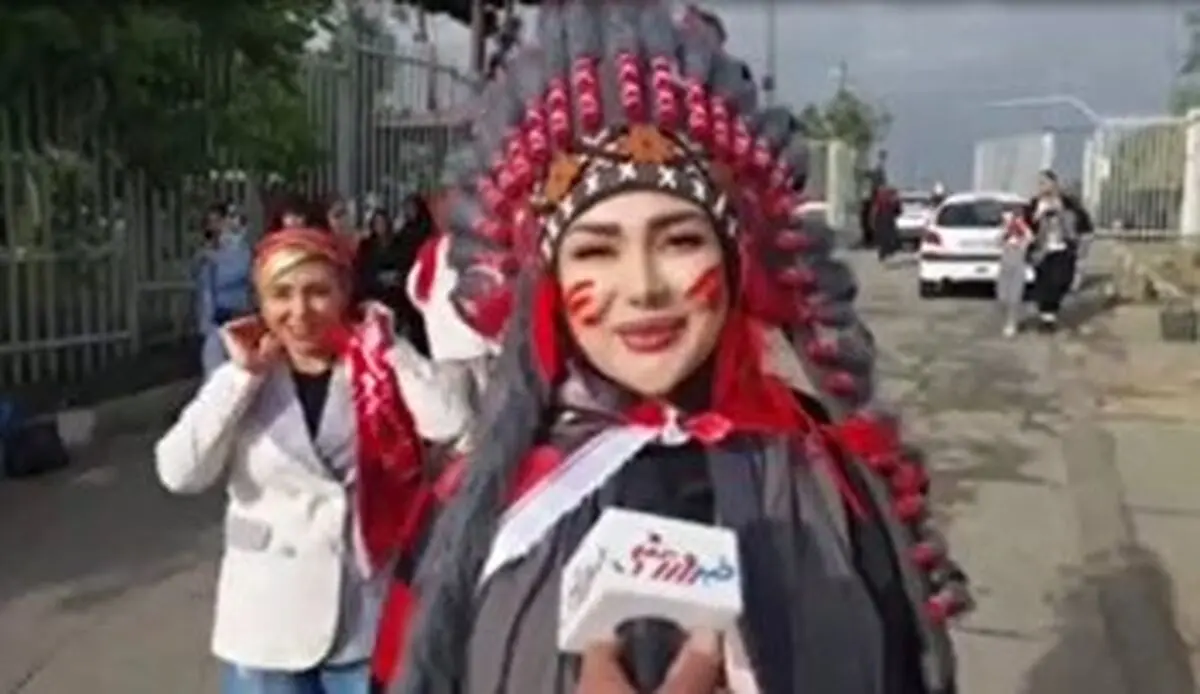 استایل سرخپوستی دختر پرسپولیسی در ورزشگاه آزادی/ ویدئو