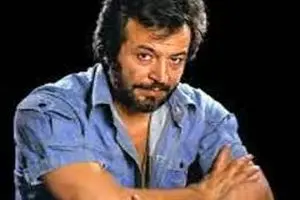 سفر در زمان؛ «ایرج قادری» در کنار «روشنک صدر» در یکی از پارک های تهران؛ سال 55