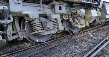 خارج شدن قطار از ریل در ایستگاه هشتگرد/ ویدئو