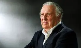 مرگ نویسنده‌ جاسوس