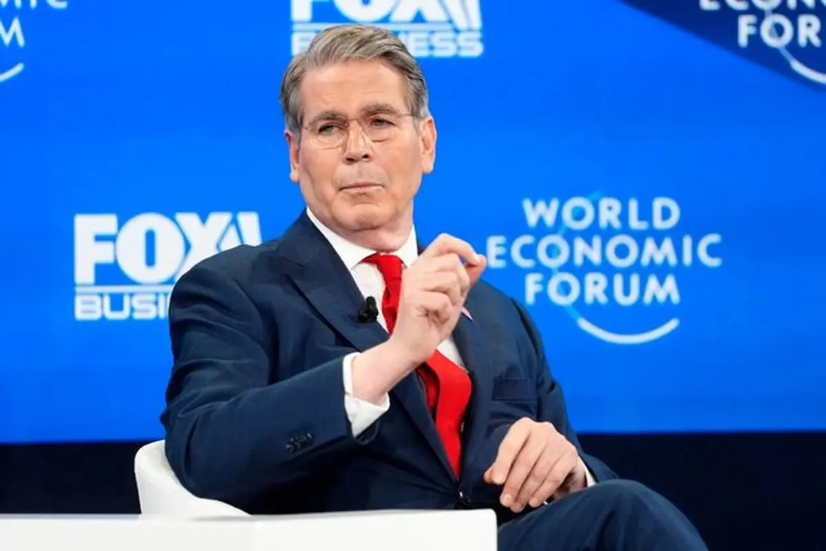 اظهارات وزیر خزانه‌داری آمریکا درباره تحریمها علیه ایران/ ارزش ارز رایج ایران در آستانه سقوط است و اگر یک شهروند ایرانی بودم پولم را خارج می‌کردم