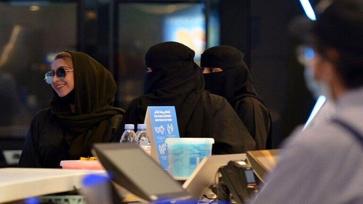 عربستان الزام پوشاندن مو و گردن زنان در عکس کارت ملی را لغو کرد

