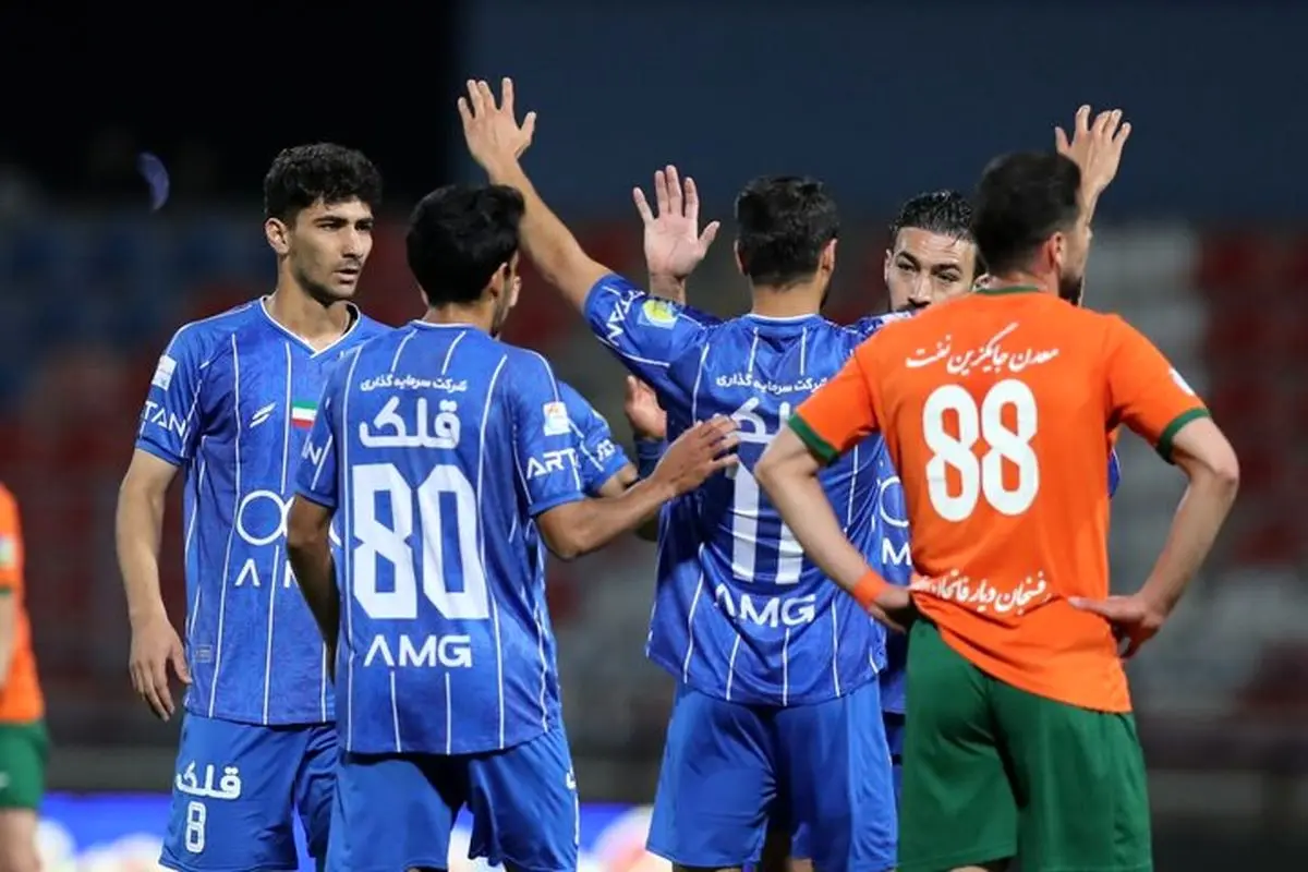 برگزاری لیگ برتر صحیح نیست/ بازیکن ملی باید پرچم را بالا نگه دارد
