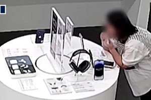یک زن با کمک دندان‌هایش آیفون ۱۴ را سرقت کرد!/ ویدئو


