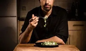 بیماری مرگباری که با تنها غذا خوردن سراغتان می‌آید