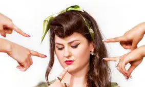 این ۹ رفتارِ زنانه، افراد را تحت فشار شدید قرار می‌دهد