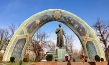 رودکی شاعر؛ از عزیزی در دربار سامانی تا کور شدن به دست پادشاهان

