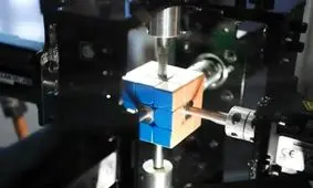 رکورد جهانی گینس شکسته شد؛ حل مکعب روبیک در 0.1 ثانیه توسط ربات/ ویدئو

