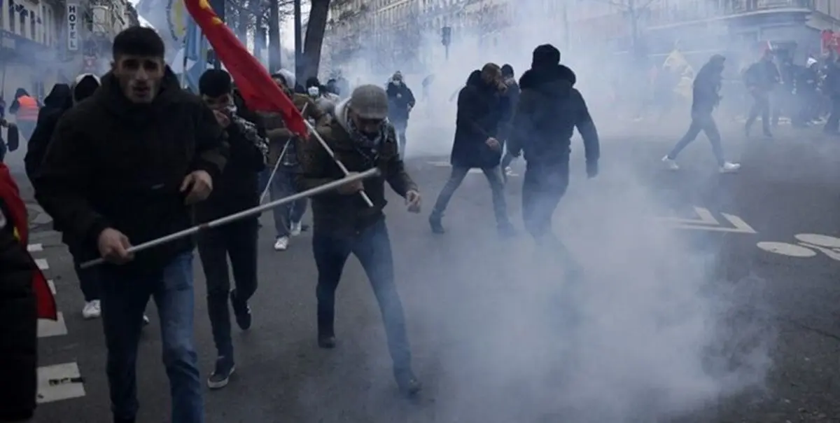 نخست‌وزیر کردستان عراق از کُردهای فرانسه خواست آرامش خود را حفظ کنند

