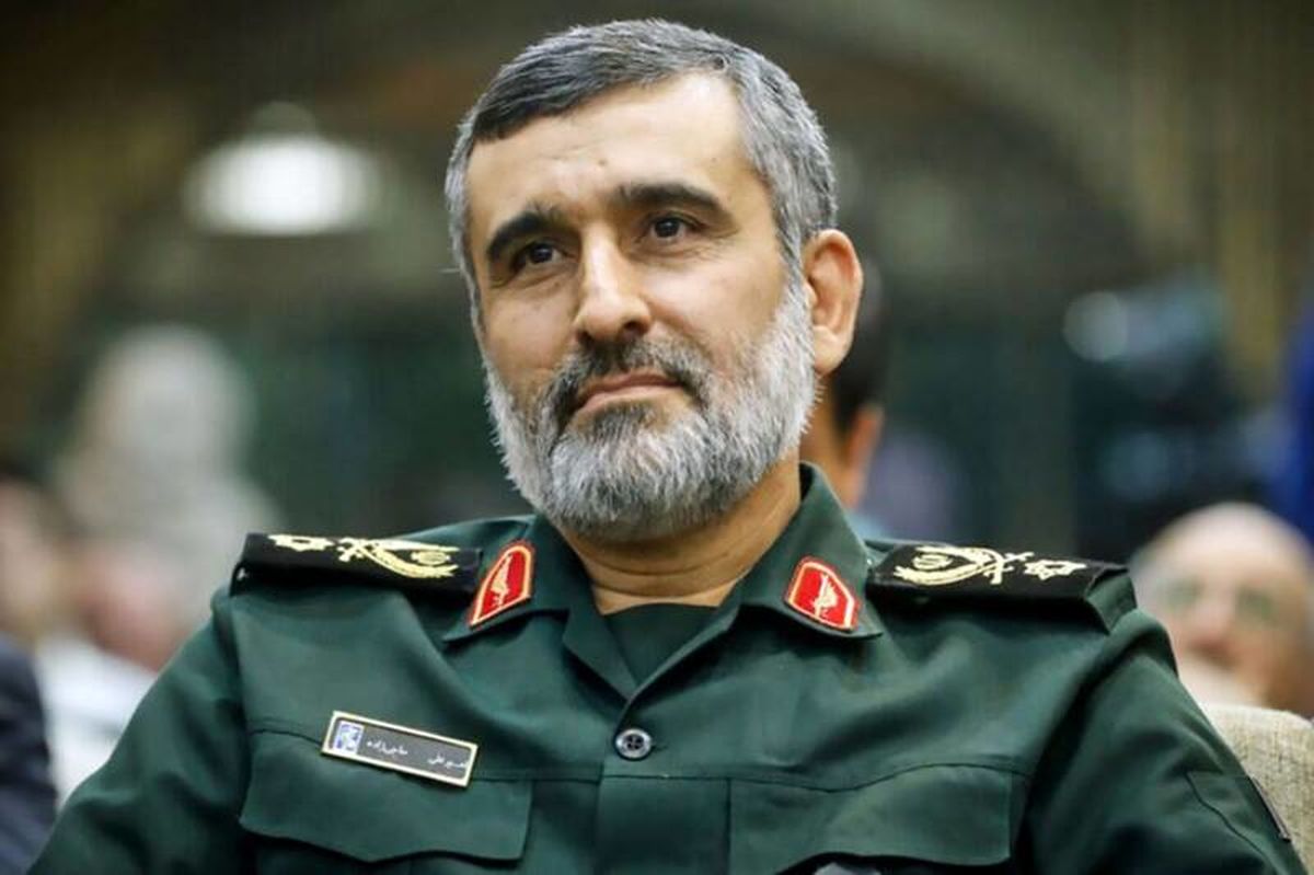 تصویری از سردار شهید حاجی زاده در راهپیمایی اربعین