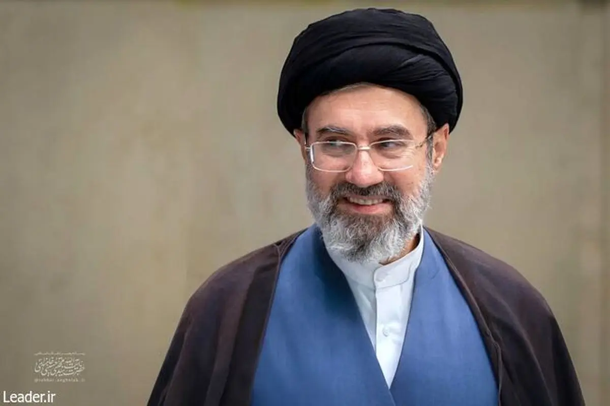 پیام رهبر انقلاب به مناسبت روز کارگر و روز معلم منتشر شد/ معلمان و کارگران ستون فقرات عرصه فرهنگ و اقتصاد/ شایسته است ملت عزیز ایران همانند حمایت از نیروهای نظامی در خیابانها، در یاری کردن معلمان و کارگران هم پشتیبانی قوی‌ای از خود نشان دهند