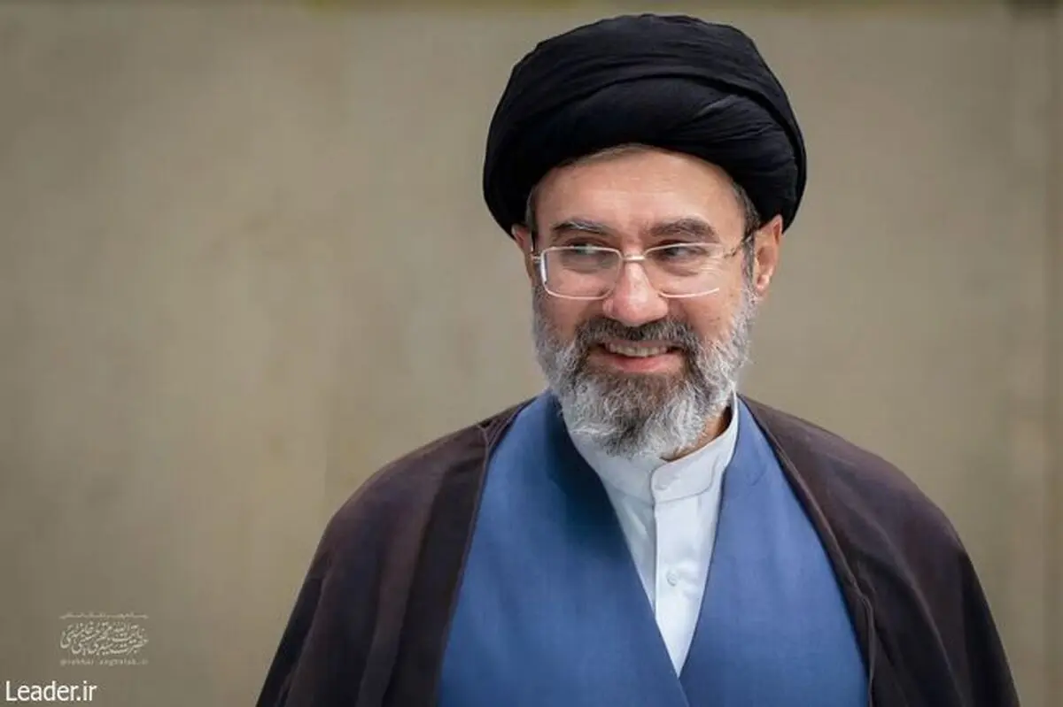 پیام رهبر انقلاب به مناسبت روز کارگر و روز معلم منتشر شد/ معلمان و کارگران ستون فقرات عرصه فرهنگ و اقتصاد/ شایسته است ملت عزیز ایران همانند حمایت از نیروهای نظامی در خیابانها، در یاری کردن معلمان و کارگران هم پشتیبانی قوی‌ای از خود نشان دهند