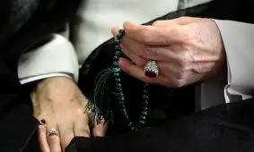 نقاشی انگشتر رهبری توسط یک دختر جوان/ ویدئو