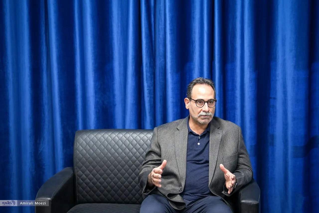 ما جایگاه‌مان را در خاورمیانه از دست داده‌ایم/ بازار هنر دنیا هم‌اکنون متمرکز بر جنبش‌های هنری عراق است/ حاضر نیستم گبه را با فرش دوره صفوی عوض کنم