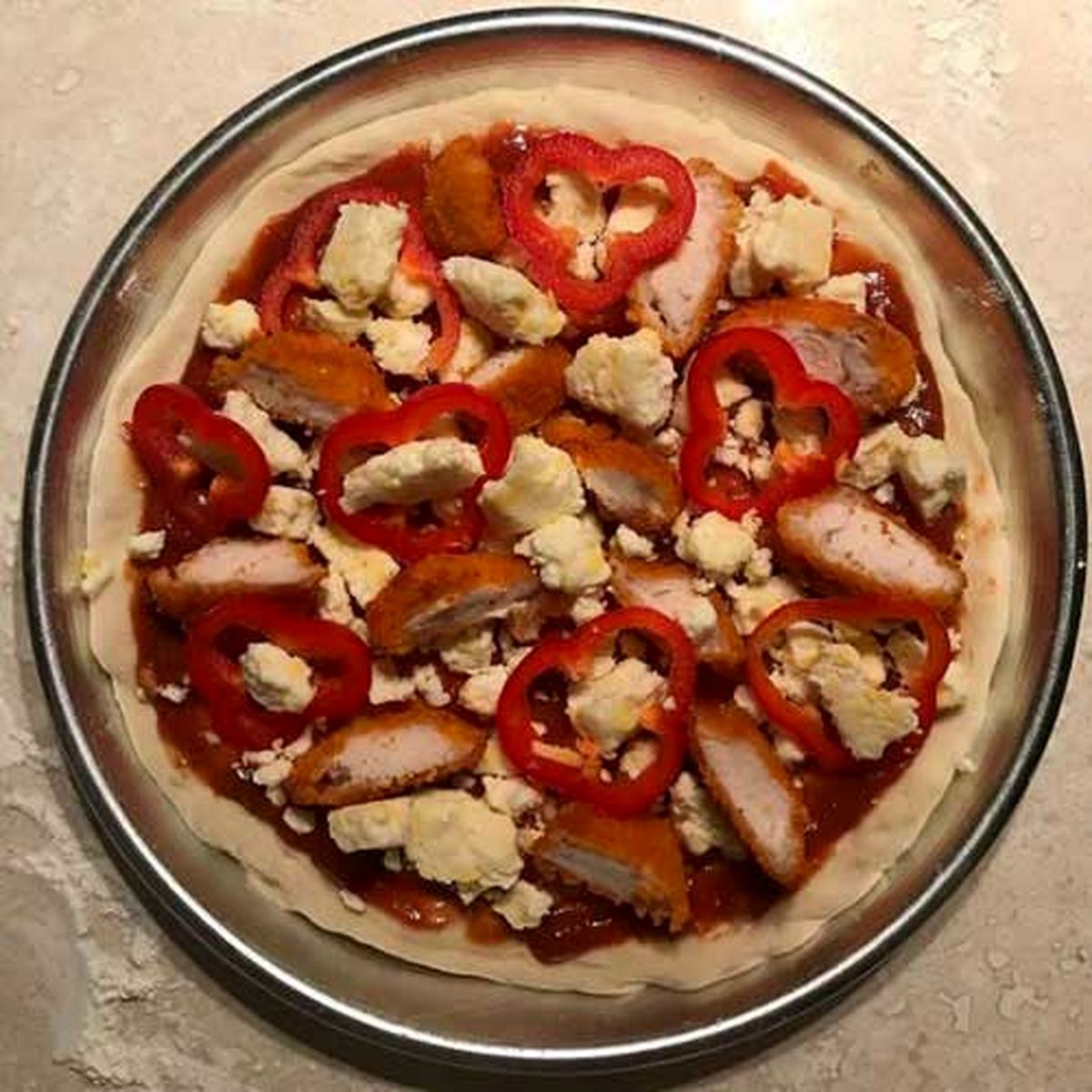 پیتزا مرغ سوخاری؛ فقط کافیست امتحان کنید 