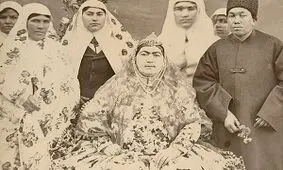 سفر در زمان؛ عکس دسته‌جمعی «زنان ناصرالدین شاه» در یک مراسم جشن 