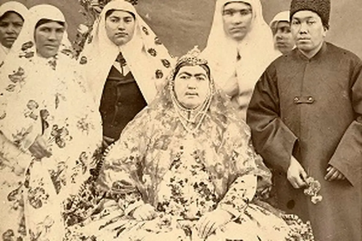 سفر در زمان؛ عکس دسته‌جمعی «زنان ناصرالدین شاه» در یک مراسم جشن 