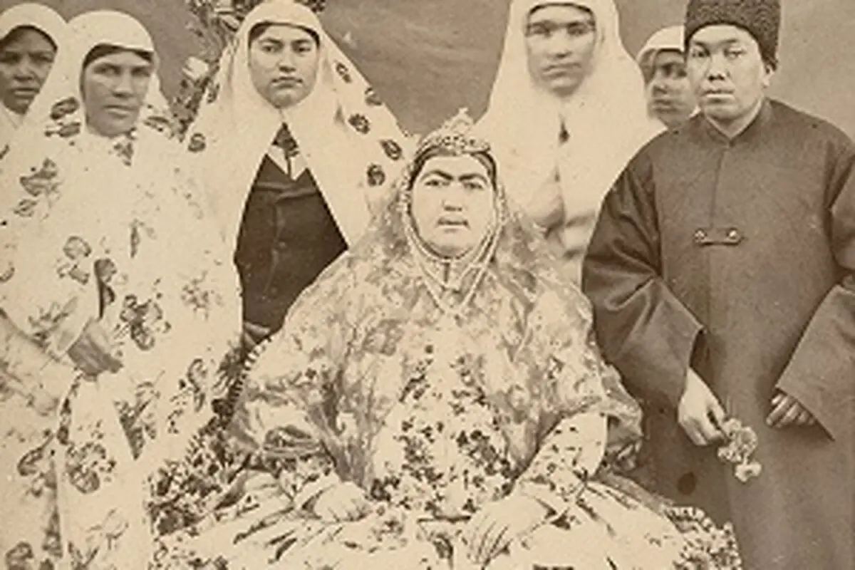 سفر در زمان؛ عکس دسته‌جمعی «زنان ناصرالدین شاه» در یک مراسم جشن 