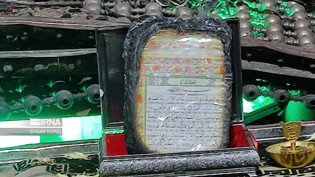 اغتشاشگران بقعه 3 امامزاده در مازندران را آتش زدند

